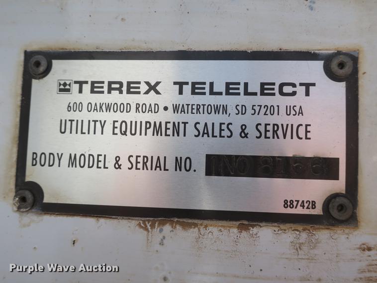 image for item DB8849 2004 International 7400 digger derrick truck