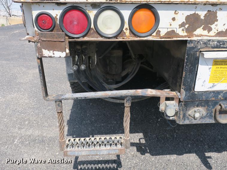 image for item DB8849 2004 International 7400 digger derrick truck