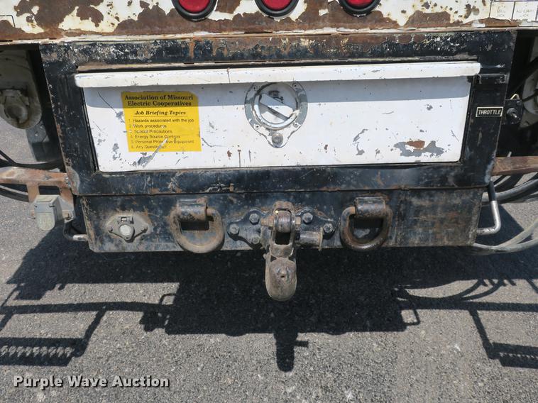 image for item DB8849 2004 International 7400 digger derrick truck