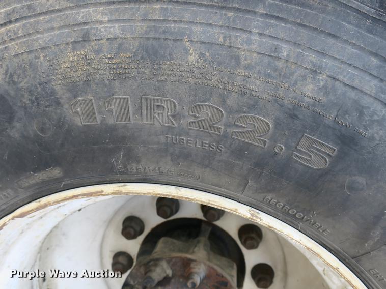 image for item DB8849 2004 International 7400 digger derrick truck