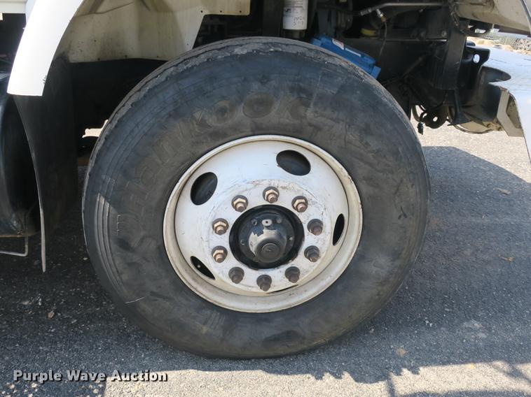 image for item DB8849 2004 International 7400 digger derrick truck