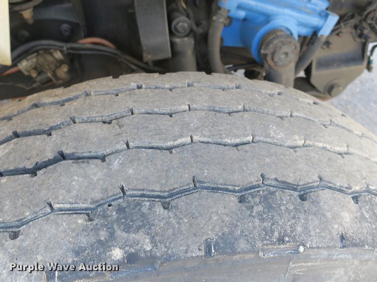 image for item DB8849 2004 International 7400 digger derrick truck