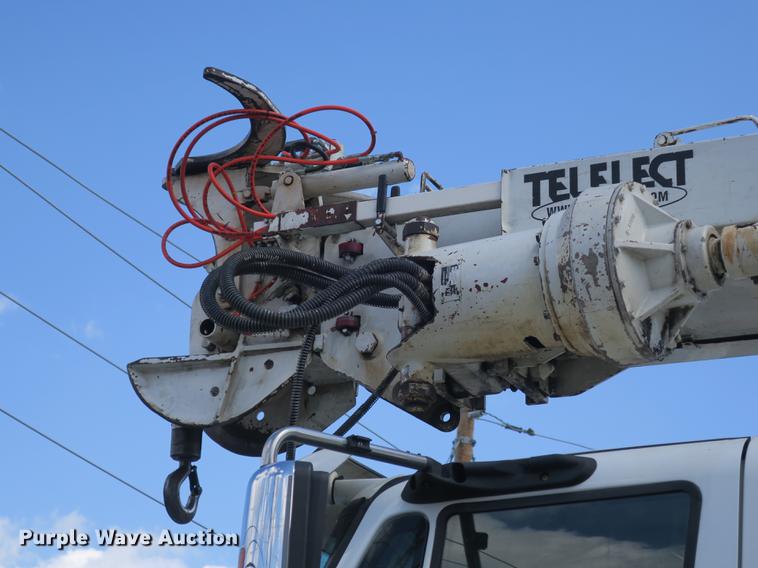 image for item DB8849 2004 International 7400 digger derrick truck