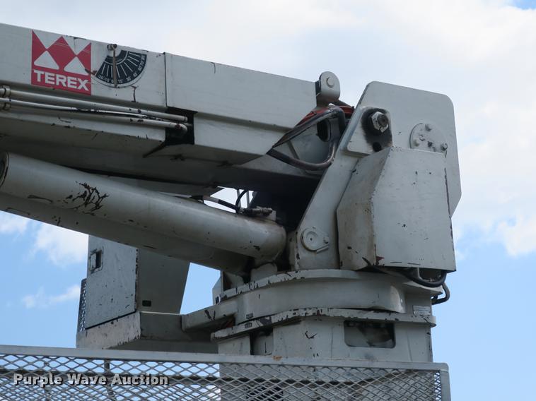 image for item DB8849 2004 International 7400 digger derrick truck