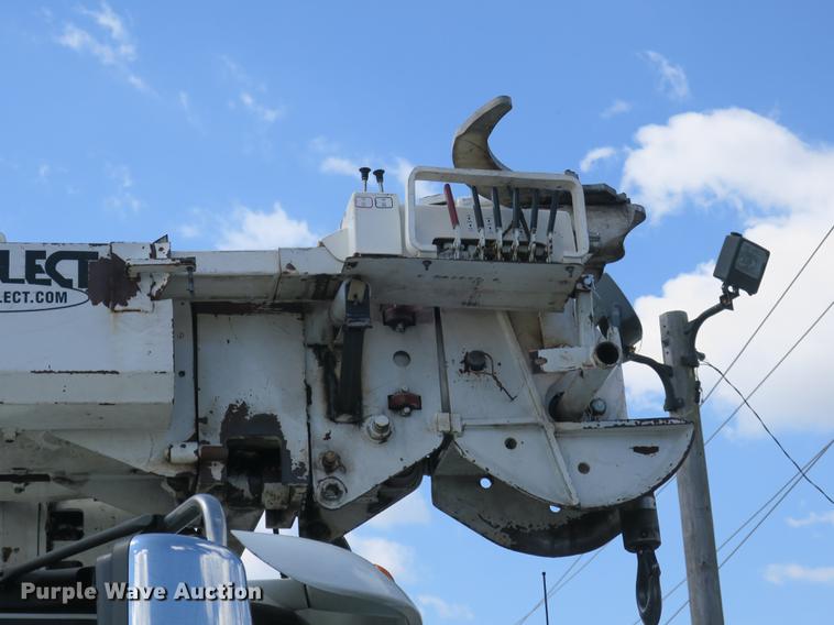 image for item DB8849 2004 International 7400 digger derrick truck