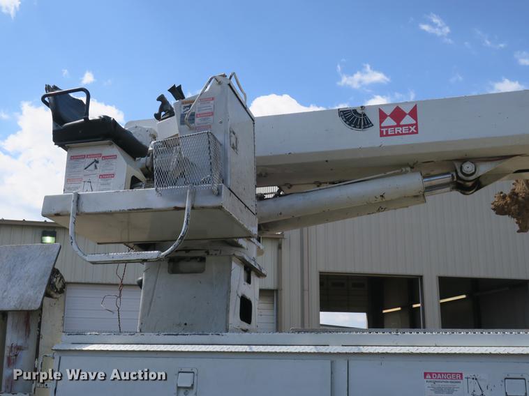 image for item DB8849 2004 International 7400 digger derrick truck