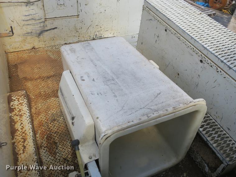 image for item DB8849 2004 International 7400 digger derrick truck