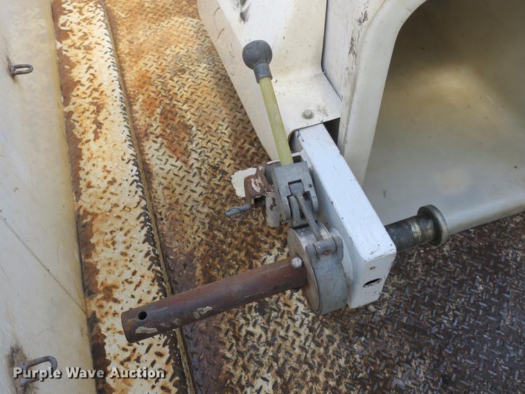 image for item DB8849 2004 International 7400 digger derrick truck