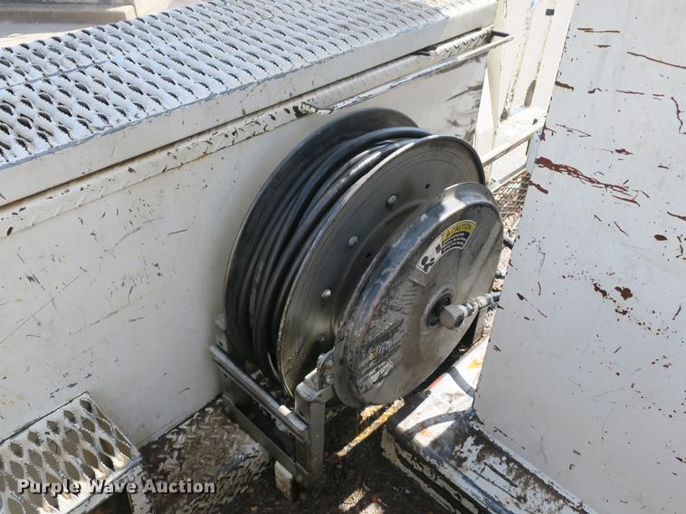 image for item DB8849 2004 International 7400 digger derrick truck