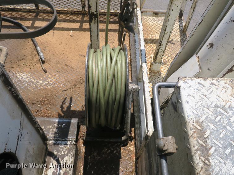 image for item DB8849 2004 International 7400 digger derrick truck