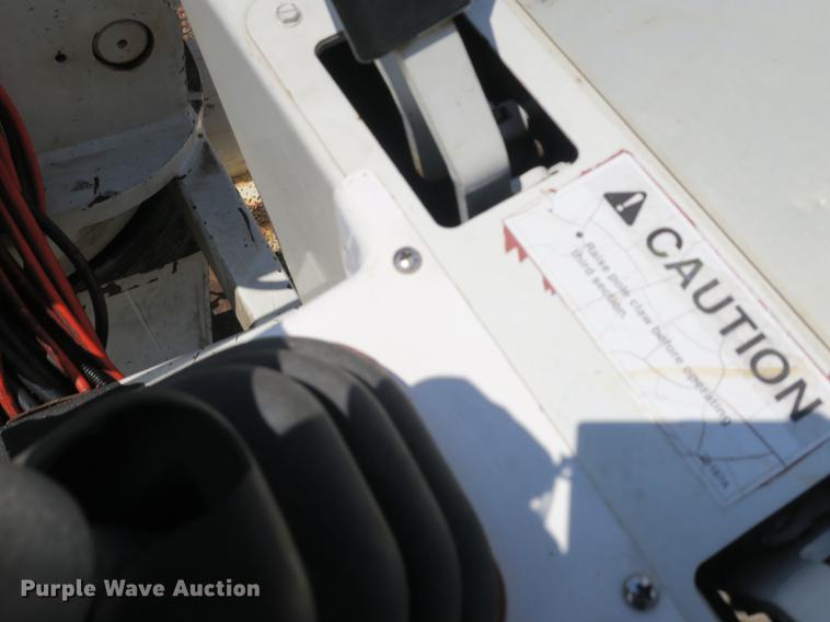 image for item DB8849 2004 International 7400 digger derrick truck