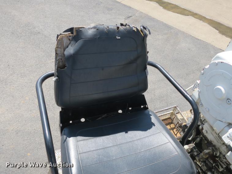 image for item DB8849 2004 International 7400 digger derrick truck