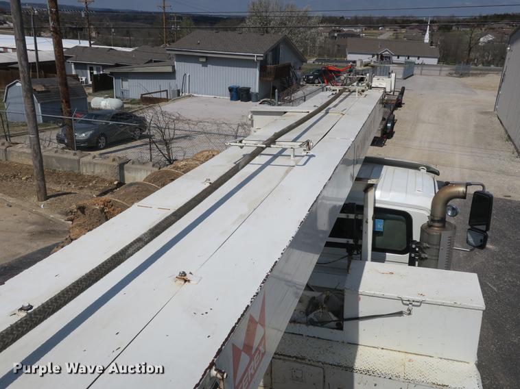 image for item DB8849 2004 International 7400 digger derrick truck