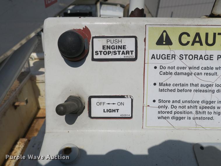 image for item DB8849 2004 International 7400 digger derrick truck