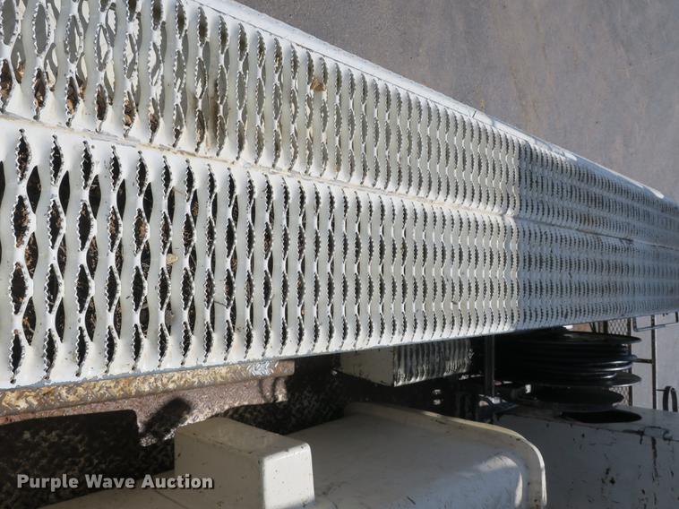 image for item DB8849 2004 International 7400 digger derrick truck