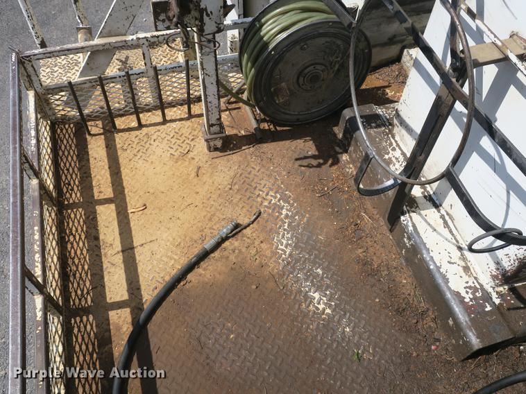 image for item DB8849 2004 International 7400 digger derrick truck