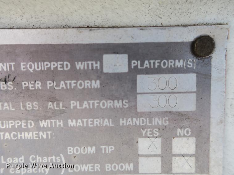 image for item DB8849 2004 International 7400 digger derrick truck