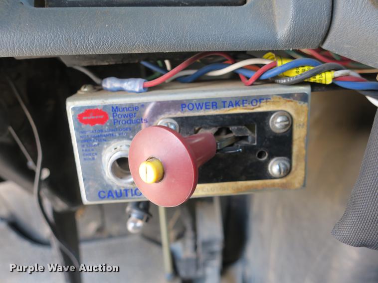 image for item DB8849 2004 International 7400 digger derrick truck