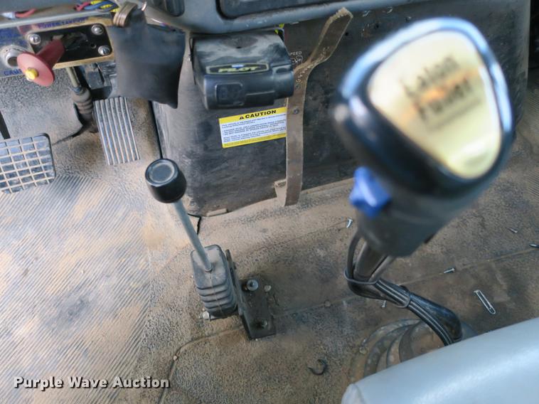 image for item DB8849 2004 International 7400 digger derrick truck