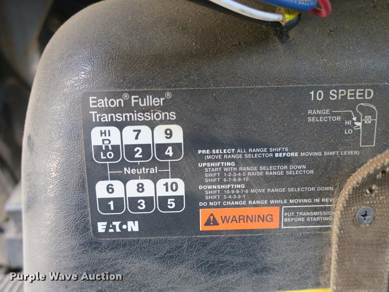 image for item DB8849 2004 International 7400 digger derrick truck