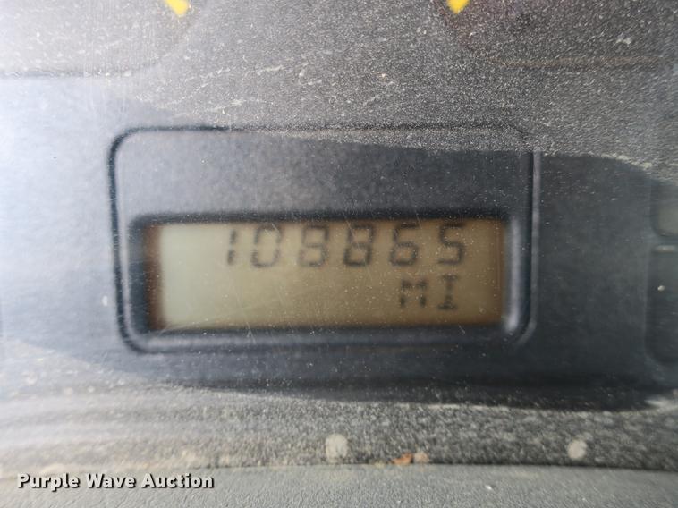 image for item DB8849 2004 International 7400 digger derrick truck