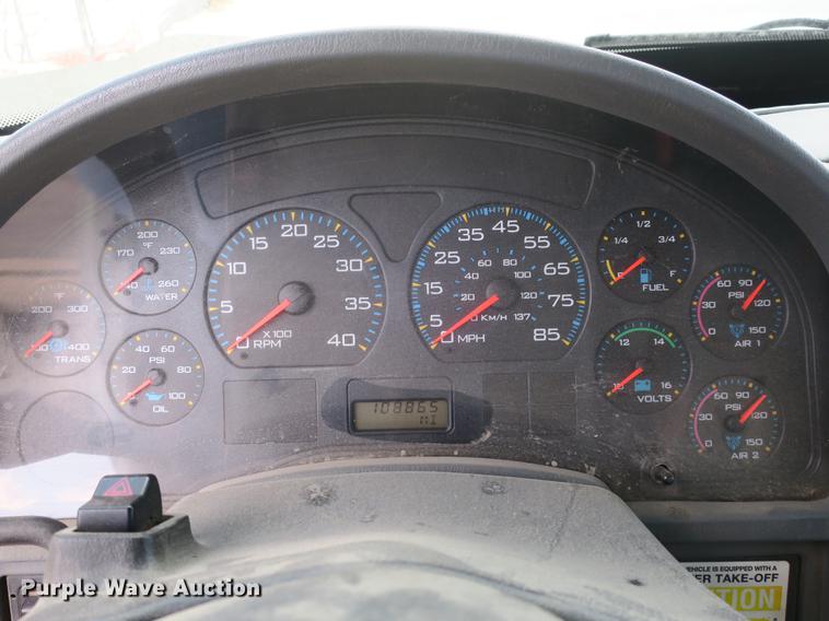 image for item DB8849 2004 International 7400 digger derrick truck