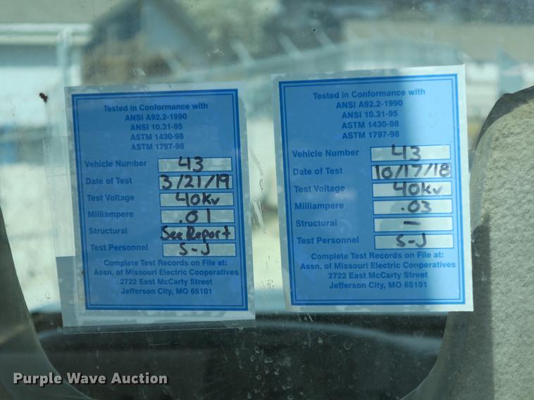 image for item DB8849 2004 International 7400 digger derrick truck