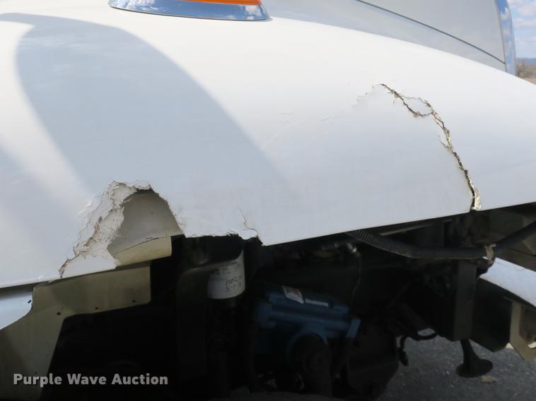 image for item DB8849 2004 International 7400 digger derrick truck