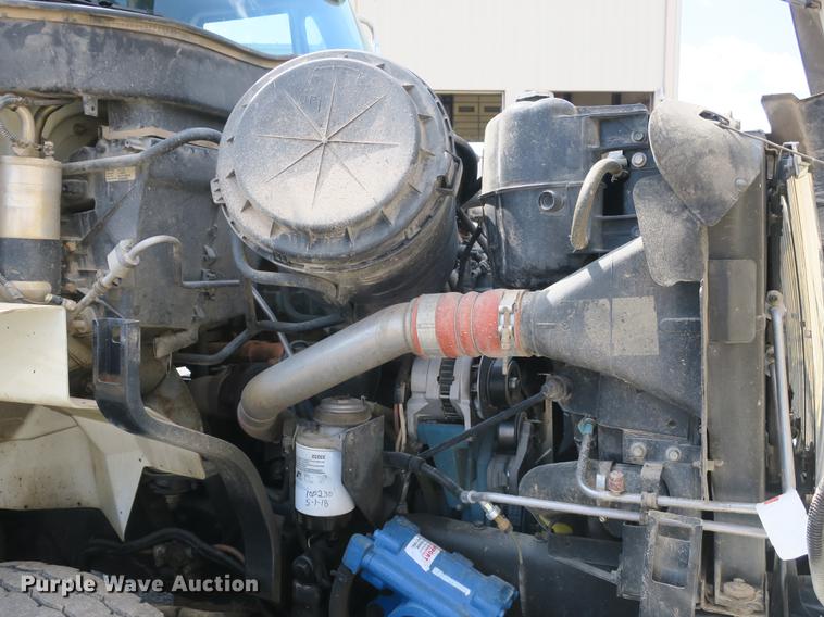 image for item DB8849 2004 International 7400 digger derrick truck