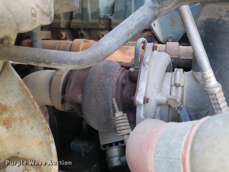 image for item DB8849 2004 International 7400 digger derrick truck