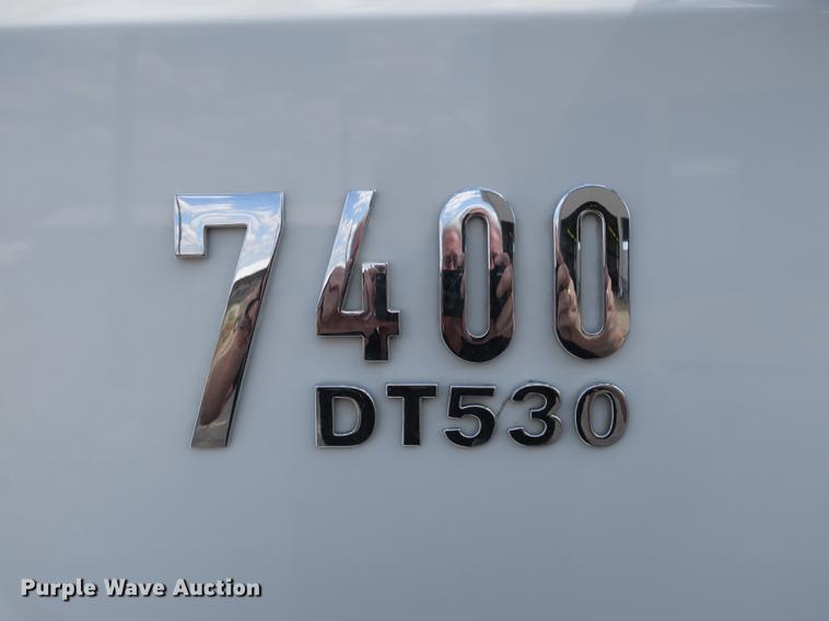 image for item DB8849 2004 International 7400 digger derrick truck