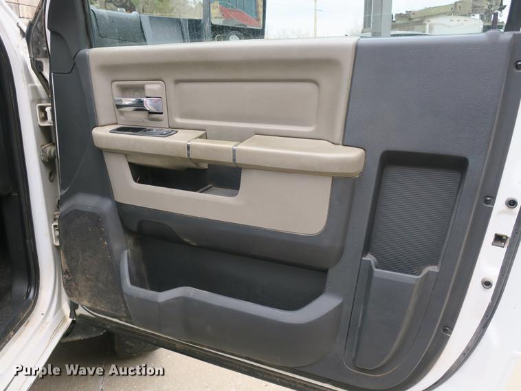 image for item DB8869 2011 Dodge Ram 5500HD bucket truck