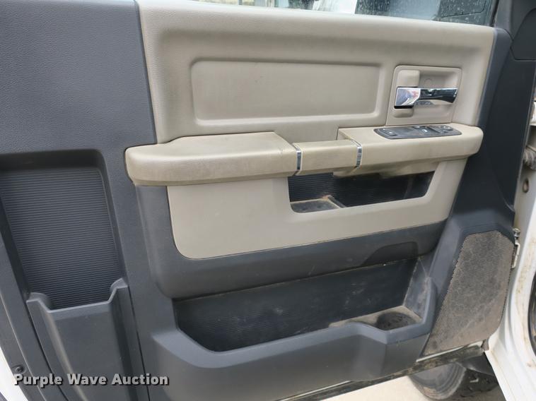 image for item DB8869 2011 Dodge Ram 5500HD bucket truck