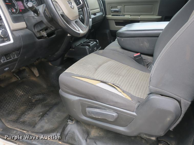 image for item DB8869 2011 Dodge Ram 5500HD bucket truck