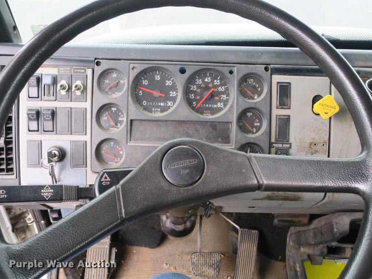 image for item DB8870 1998 Freightliner FL80 bucket truck