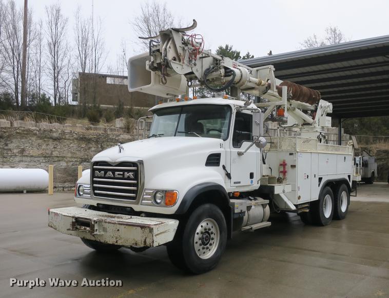 image for item DB8871 2007 Mack Granite CV713 bucket truck