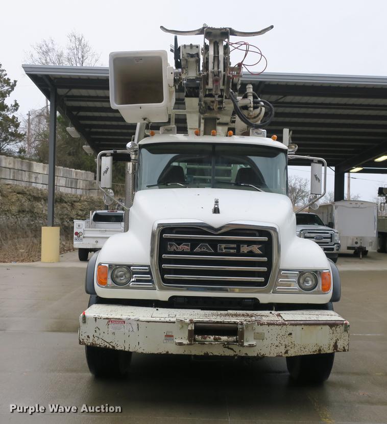 image for item DB8871 2007 Mack Granite CV713 bucket truck