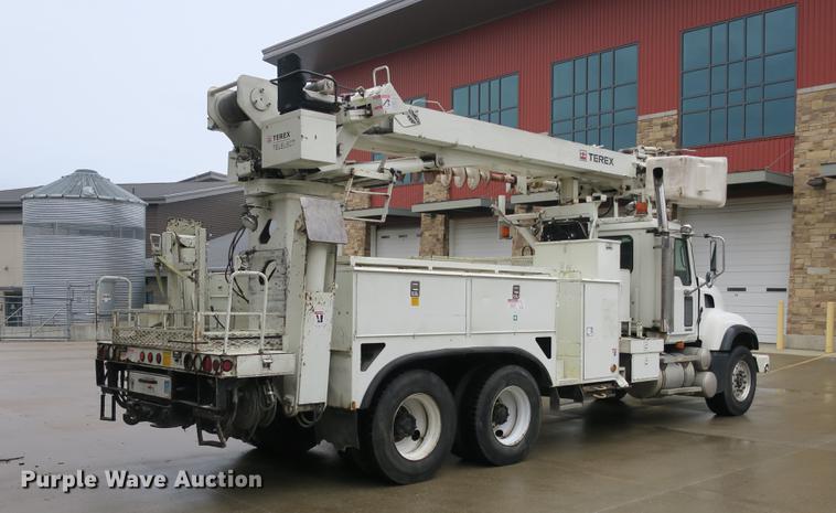image for item DB8871 2007 Mack Granite CV713 bucket truck