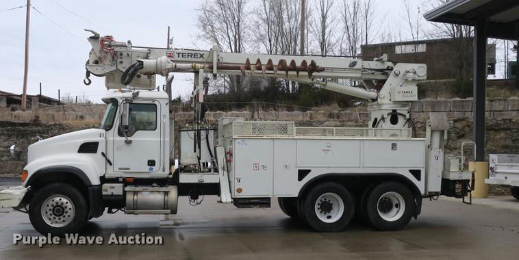 image for item DB8871 2007 Mack Granite CV713 bucket truck