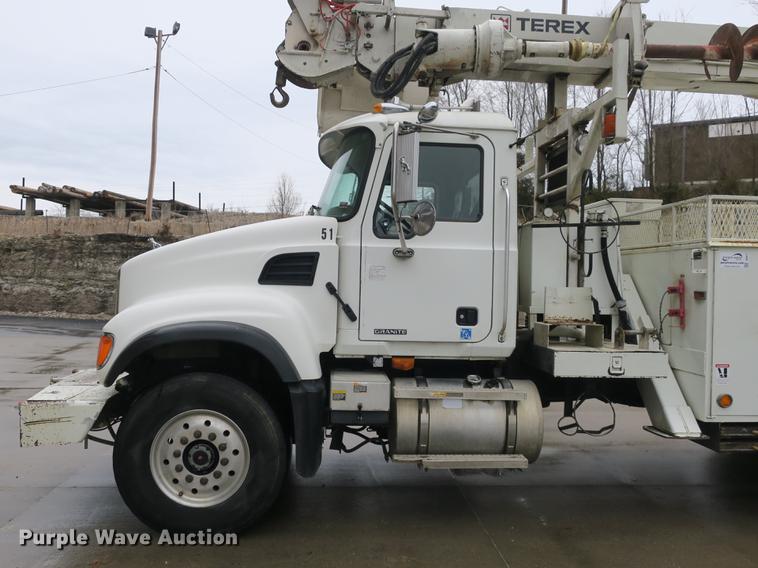 image for item DB8871 2007 Mack Granite CV713 bucket truck