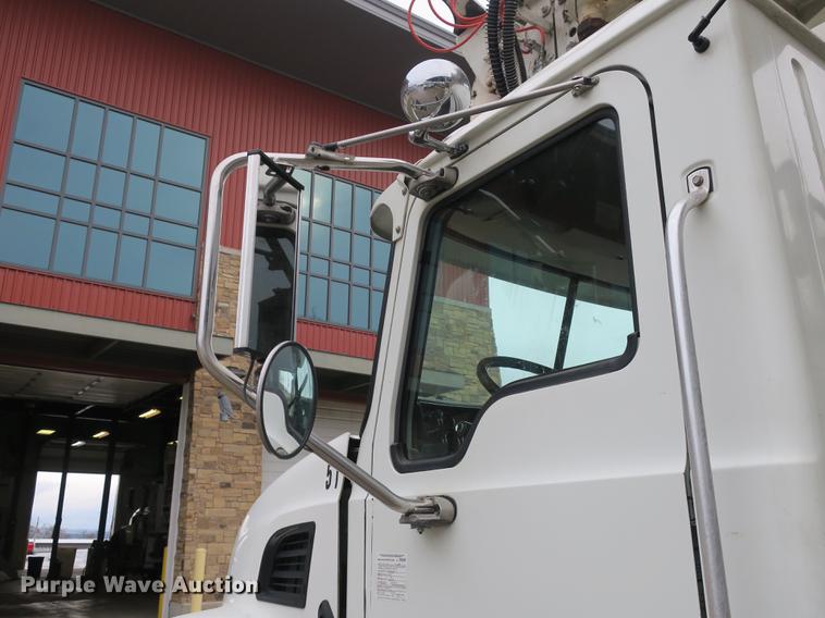 image for item DB8871 2007 Mack Granite CV713 bucket truck