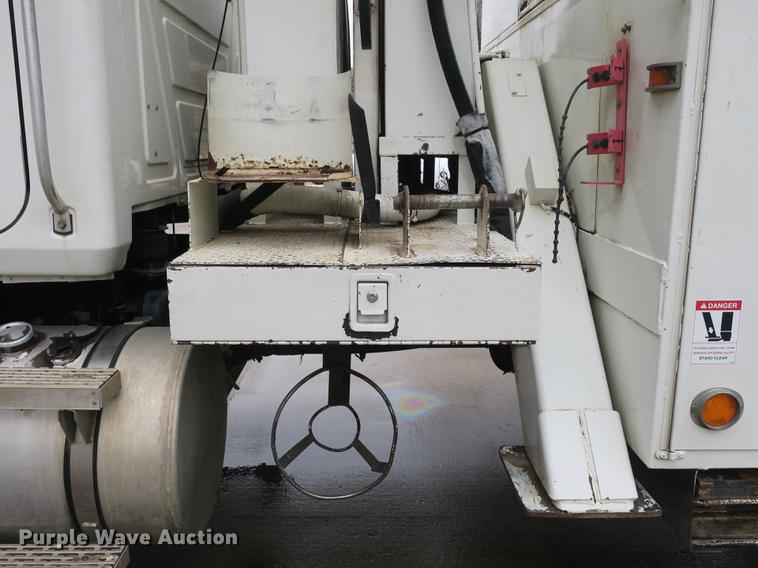 image for item DB8871 2007 Mack Granite CV713 bucket truck