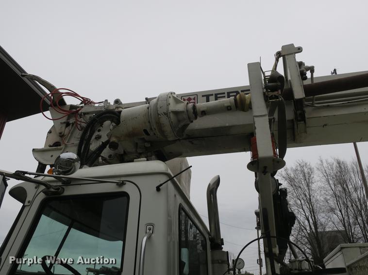 image for item DB8871 2007 Mack Granite CV713 bucket truck