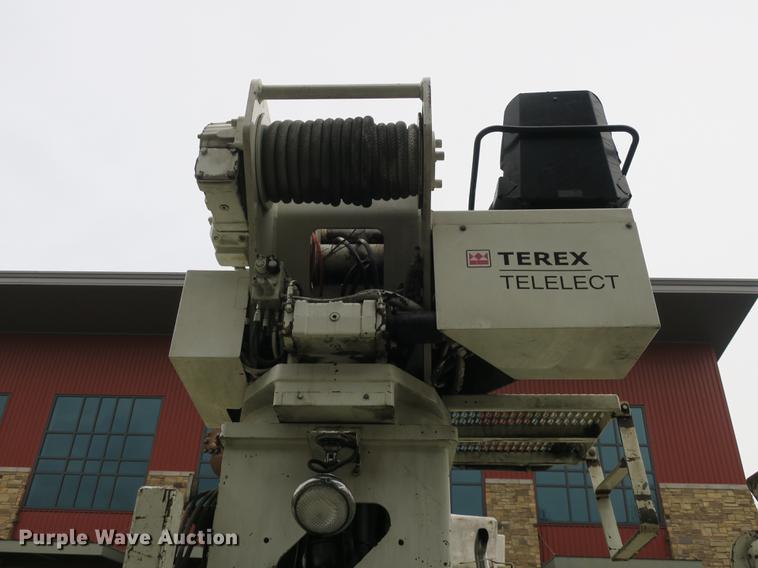 image for item DB8871 2007 Mack Granite CV713 bucket truck