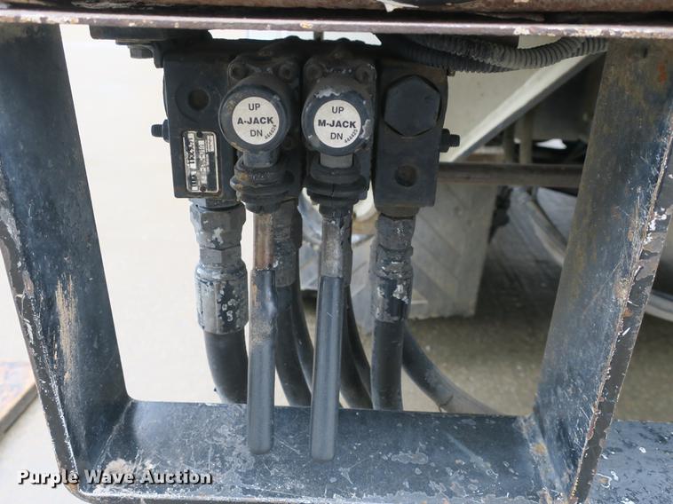 image for item DB8871 2007 Mack Granite CV713 bucket truck