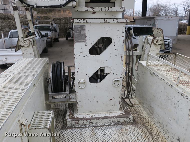 image for item DB8871 2007 Mack Granite CV713 bucket truck