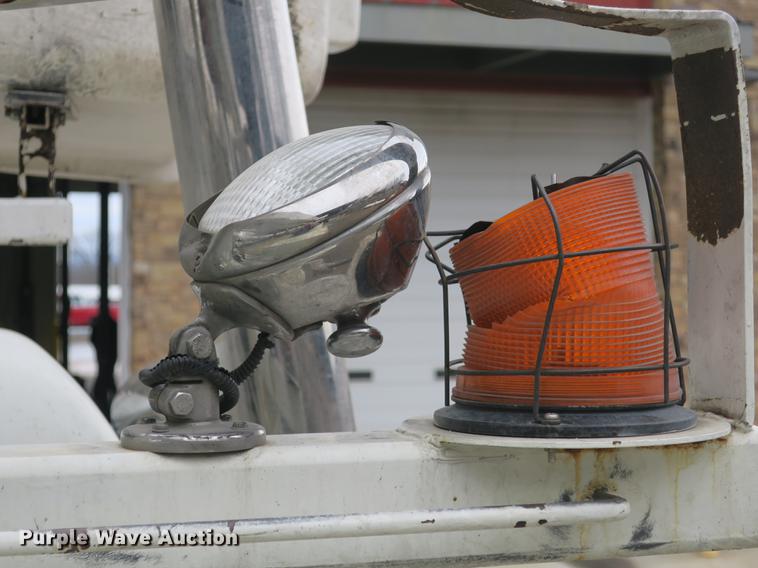 image for item DB8871 2007 Mack Granite CV713 bucket truck