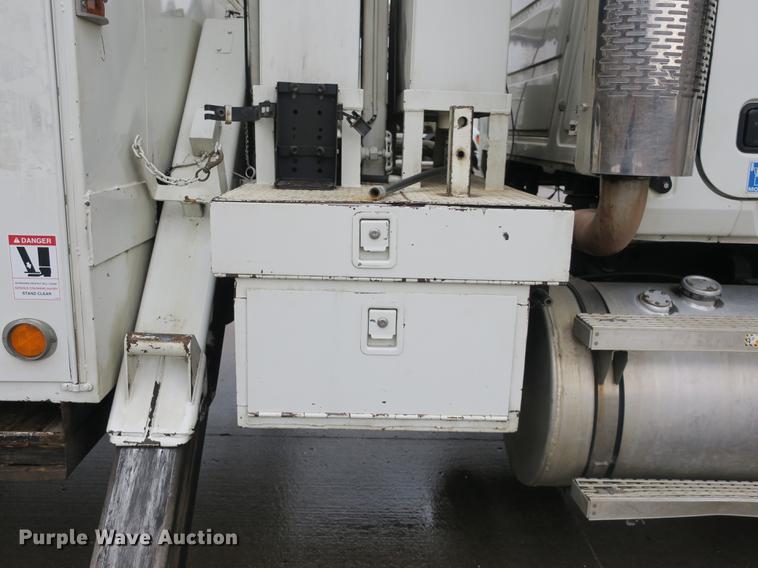 image for item DB8871 2007 Mack Granite CV713 bucket truck