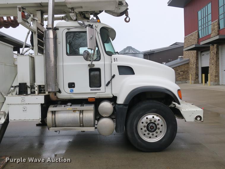 image for item DB8871 2007 Mack Granite CV713 bucket truck