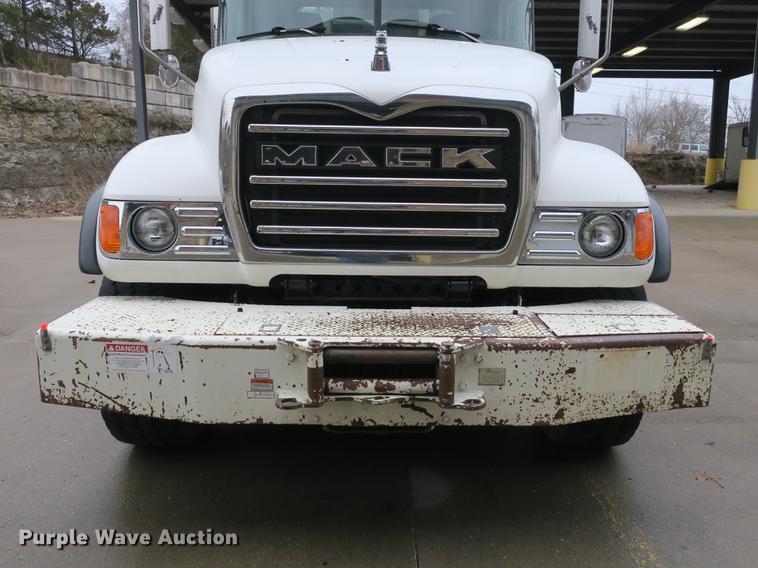 image for item DB8871 2007 Mack Granite CV713 bucket truck